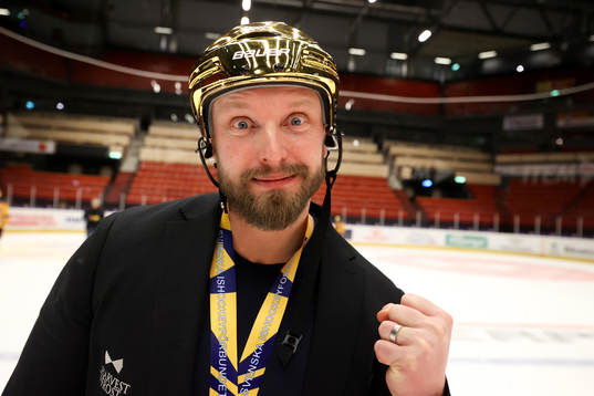 Luleås tränare Mikael Forsberg jublar