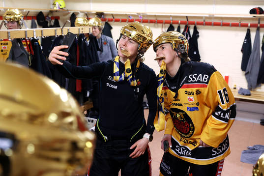 Luleås Noora Tulus och Petra Nieminen jublar