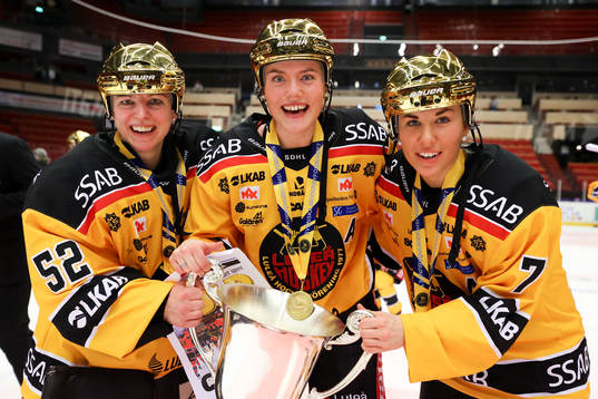 Luleås målvakt Sara Grahn, Ronja Savolainen och Anna