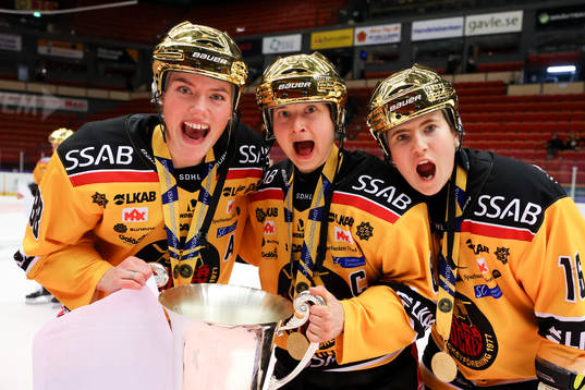 Luleås Ronja Savolainen, Jenni Hiirikoski och Petra