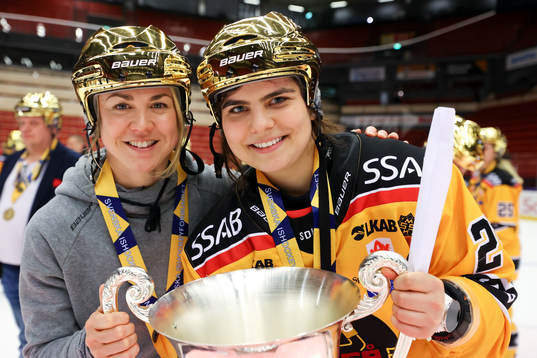 Luleås Noemi Ryhner jublar