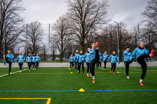 Spelarna värmer upp