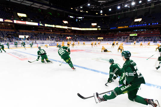Färjestads och Skellefteås spelare värmer upp