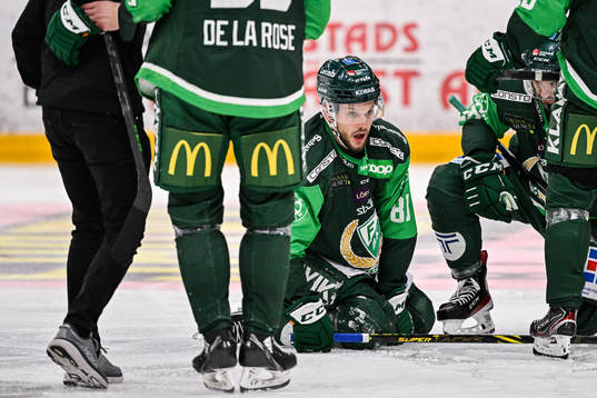 Färjestads Theodor Lennström  har ont