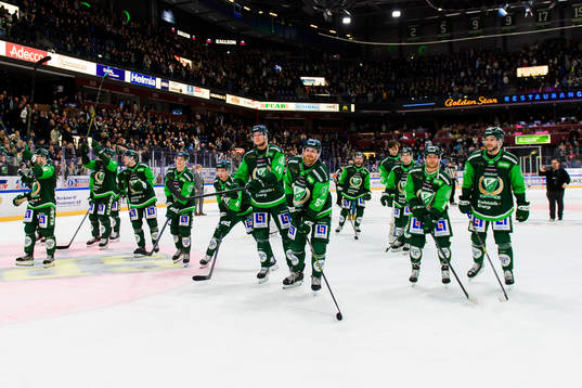 Färjestads spelare jublar