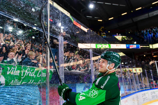 Färjestads Victor Ejdsell jublar
