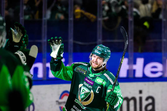 Färjestads Linus Johansson jublar