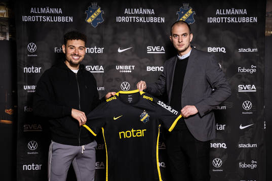 Jordan Larsson och Sportchef Henrik Jurelius