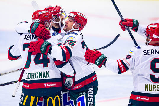 Frölundas Stefan Elliot och Radan Lenc jublar