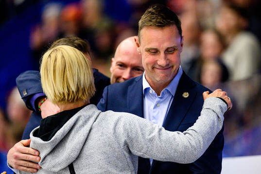 Frölundas tränare Roger Rönnberg jublar