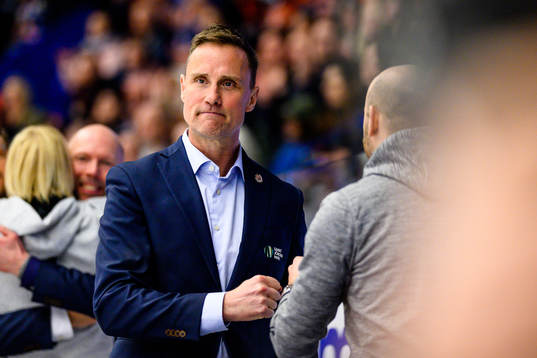 Frölundas tränare Roger Rönnberg jublar