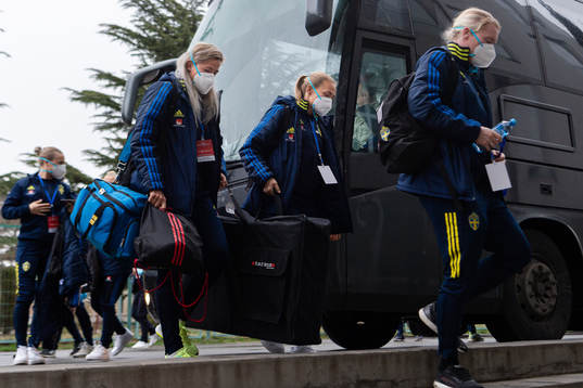 Hanna Glas, Magdalena Eriksson and goalkeeper Hedvig