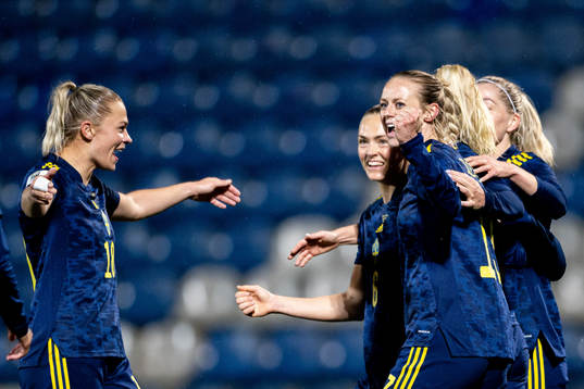 Amanda Ilestedt of Sweden celebrate