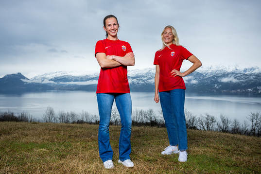 Tuva Hansen and Guro Bergsvand of the Norwegian national