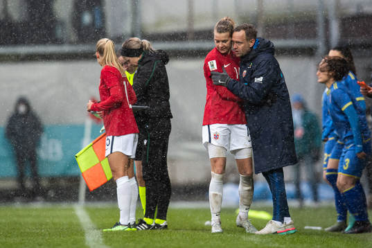 Ada Hegerberg and Martin Sjögren, head coach of Norway