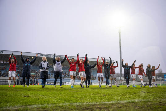 Players of Norway celebrate