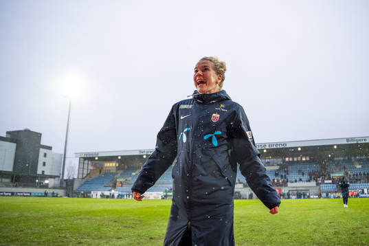 Ada Hegerberg of Norway celebrate