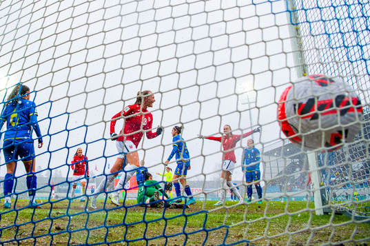 Frida Maanum of Norway celebrates