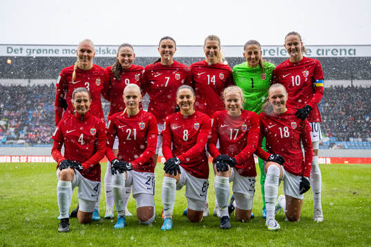 The starting eleven of Norway pose for a team photo