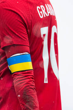 Caroline Graham Hansen of Norway with the captains sleeve