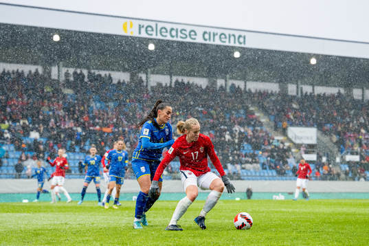 Besarta Hisenaj of Kosovo and Julie Blakstad of Norway
