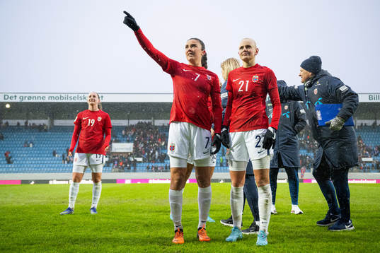 Ingrid Syrstad Engen and Karina Sævik of Norway