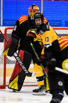 Luleås Jenna Prittijärvi och Brynäs målvakt Ellen