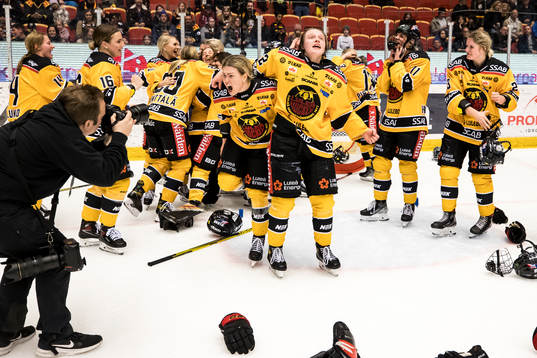 Luleå spelarna jublar