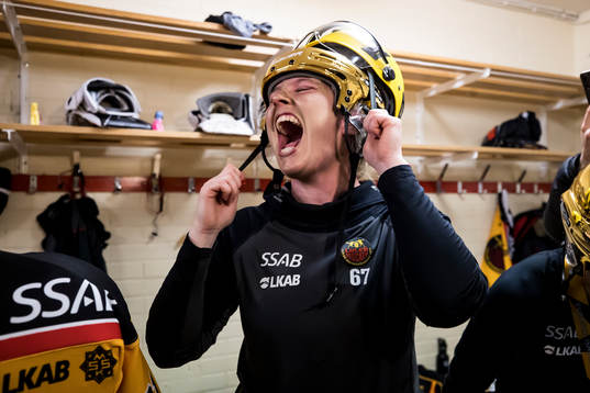 Luleås Linn Petersson  jublar