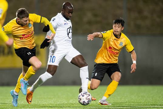 Lunds Gustav Båth Sågänger och Eddie Tran  mot IFK