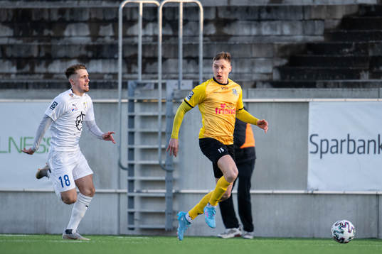 Lunds Gustav Båth Sågänger jagas av IFK Malmös Hampus