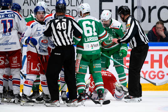 Rögles Marco Kasper i bråk amed Oskarshamns Robin Norell