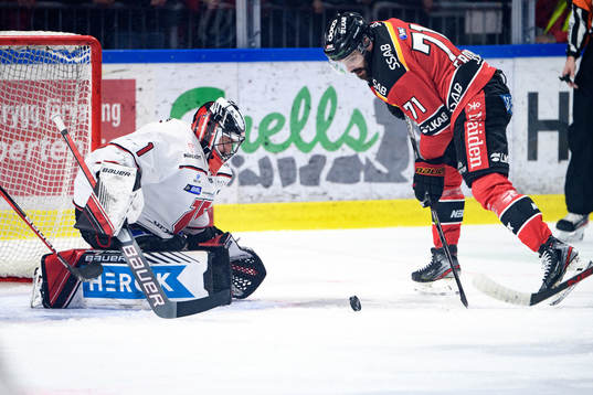 Örebros målvakt Jhonas Enroth och Luleås Linus Fröberg