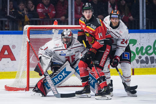Örebros målvakt Jhonas Enroth och Jani Lajunen och