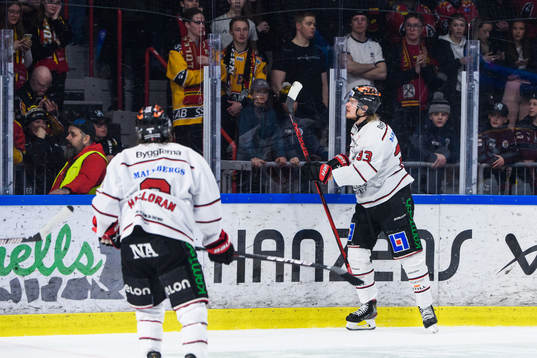 Örebros Christopher Mastomäki jublar