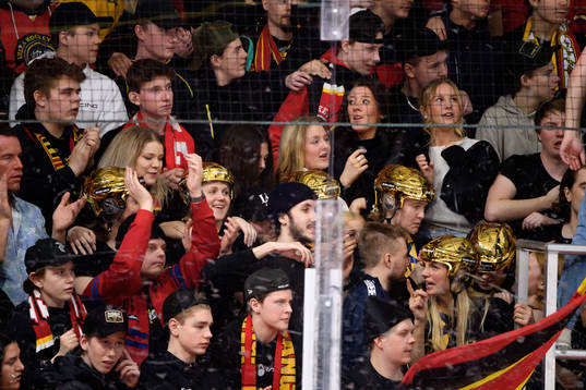Luleås damlag i publiken
