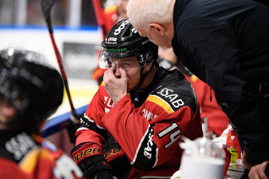 Luleås Jonas Berglund har ont