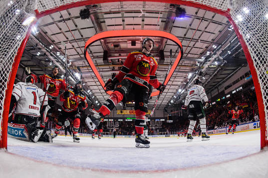 Bläddra bland fler bilder av Ishockey, SHL, Kvartsfinal 5, Luleå - Örebro