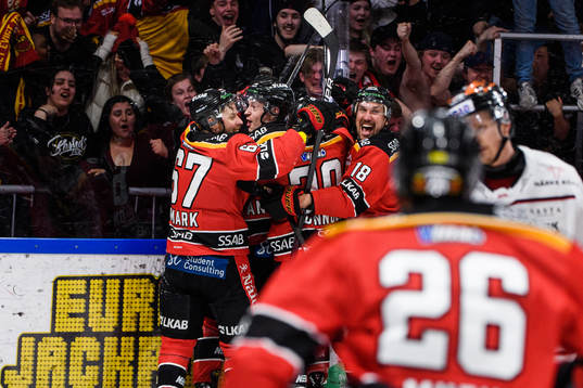Luleås Linus Omark och Pontus Andreasson jublar
