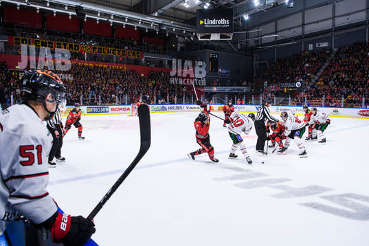 Luleås Jack Connolly och Örebros Rodrigo Abols tekar
