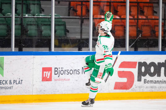 Rögles Natanael Lindholm jublar