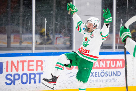 Rögles Lars Petter Eckholm jublar