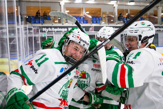 Rögles Lars Petter Eckholm jublar