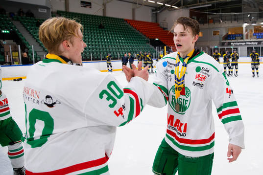 Rögles målvakt Fabian Arwidson och Rögles August