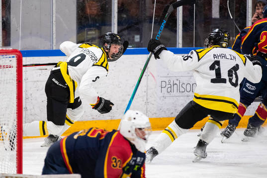 Brynäs Linus Hemström jublar