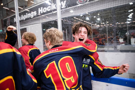 Djurgårdens Loa Milfors jublar
