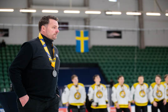 Brynäs tränare Magnus Eriksson med silvermedalj