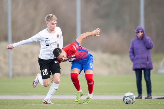 Hittarps Oliver Rosendahl och Höganäs Mohammad Kaawach