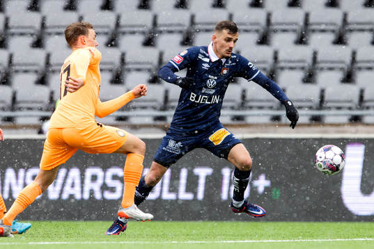 Eskilstunas Anton Ekeroth och Örgrytes Ajdin Zeljkovic i