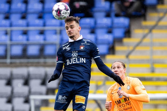 Örgrytes Ajdin Zeljkovic och AFC Eskilstunas Felix Michel